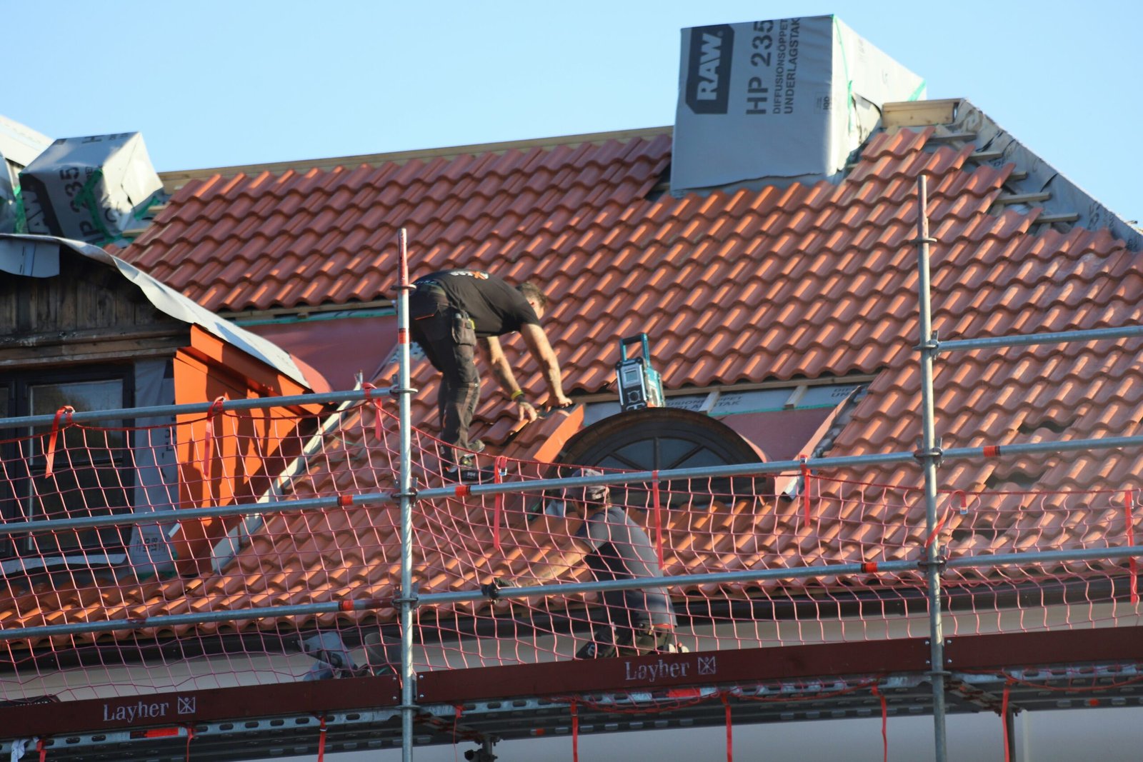 Maçonnerie couverture Perpignan – réparation et réfection de toiture avec tuiles cassées